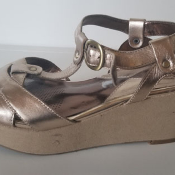 Shoes - Picture 2 of 3